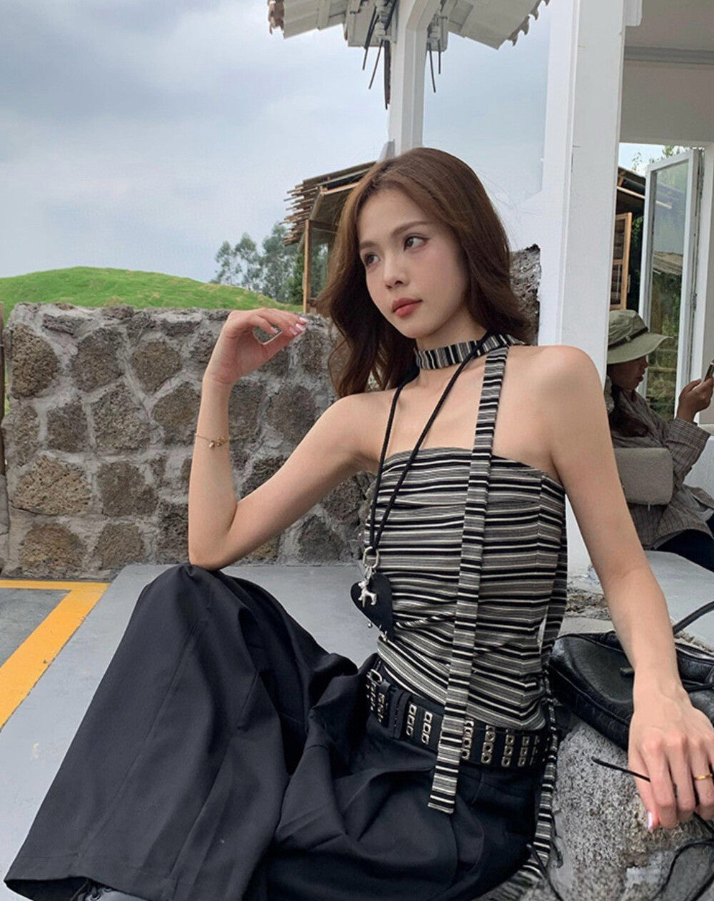 ストライプ柄のオフショルダー細見せタンクトップ