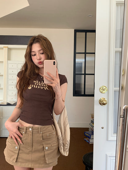 顯瘦字母鈕扣短袖