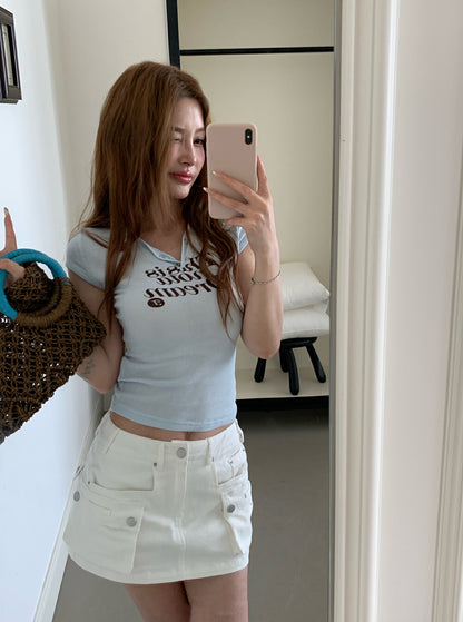 顯瘦字母鈕扣短袖