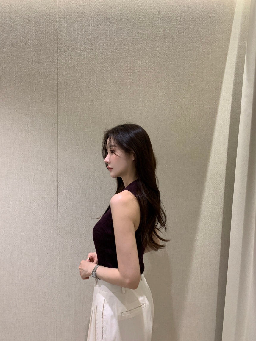 Lightweight Collared Sleeveless Knit Top