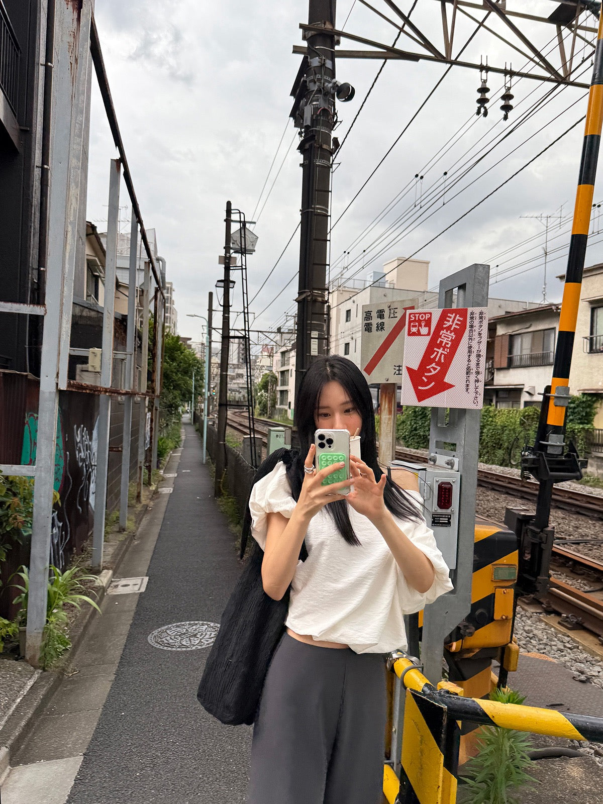 Design-Savvy Off-Shoulder Versatile Top