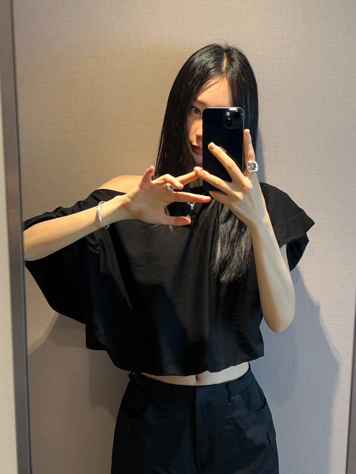 Design-Savvy Off-Shoulder Versatile Top