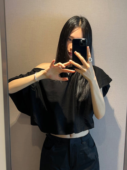 Design-Savvy Off-Shoulder Versatile Top