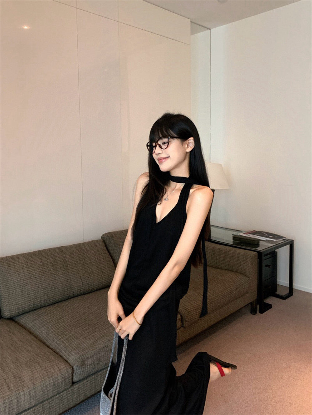 セクシーなVネックホルターネックリボンタンクトップ＋ハイウエストスカートセット