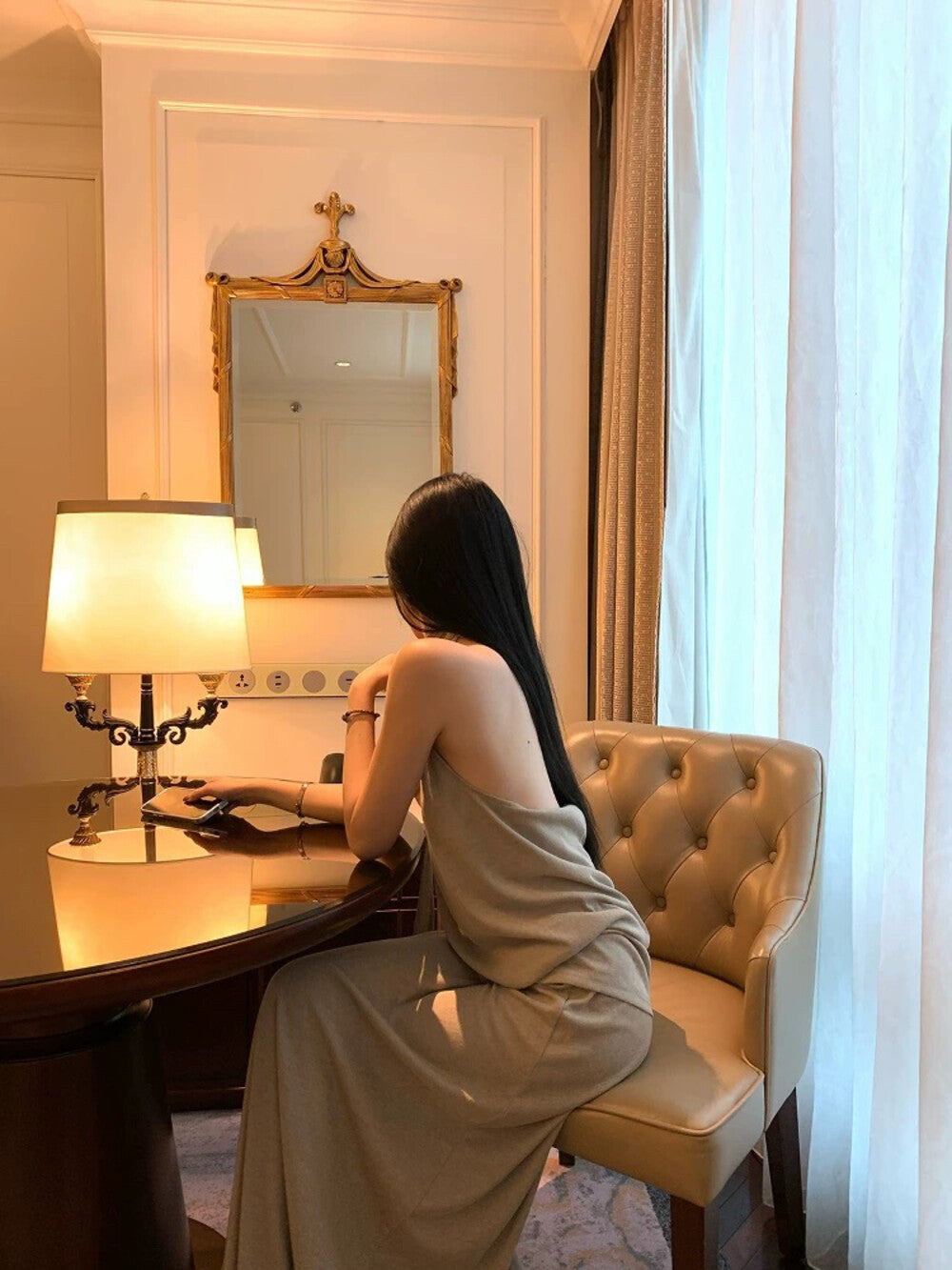 セクシーなVネックホルターネックリボンタンクトップ＋ハイウエストスカートセット