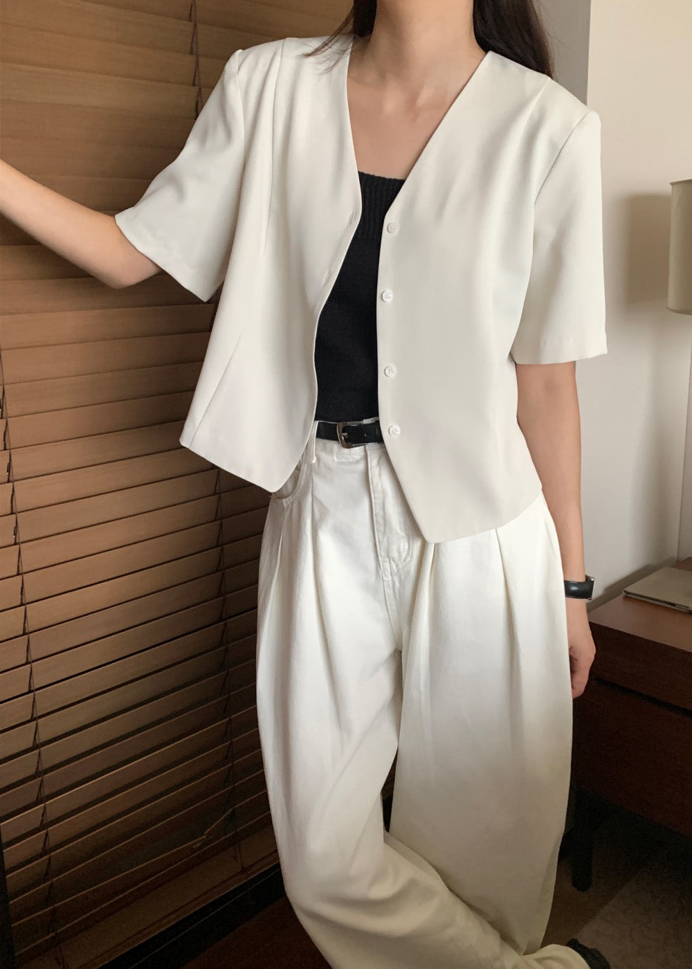 V-neck short-sleeve blazer