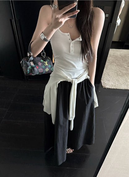 シンプルなストレッチスナップキャミソール