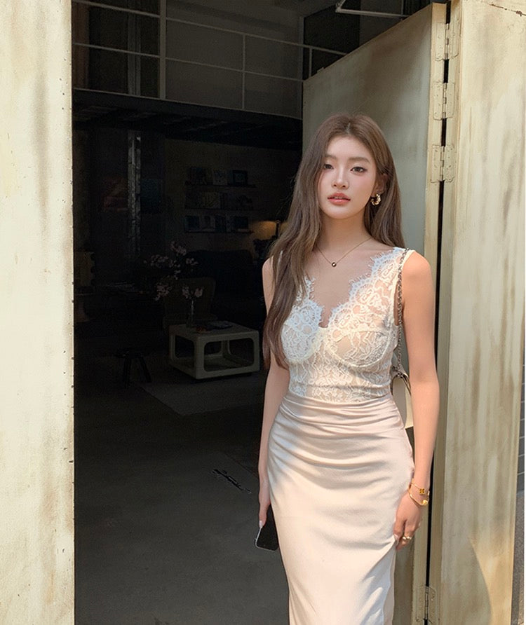 V-neck lace satin slim-fit dress