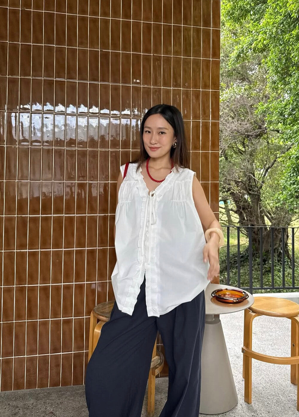 V領寬鬆木耳邊無袖恤衫