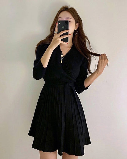 Vネックウエストシェーディングプリーツワンピース