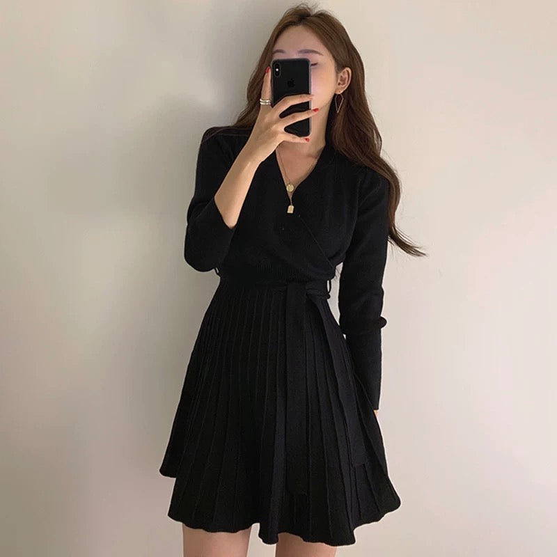 Vネックウエストシェーディングプリーツワンピース