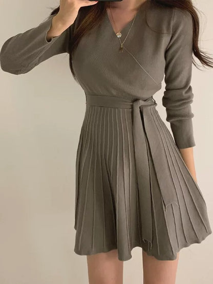 Vネックウエストシェーディングプリーツワンピース