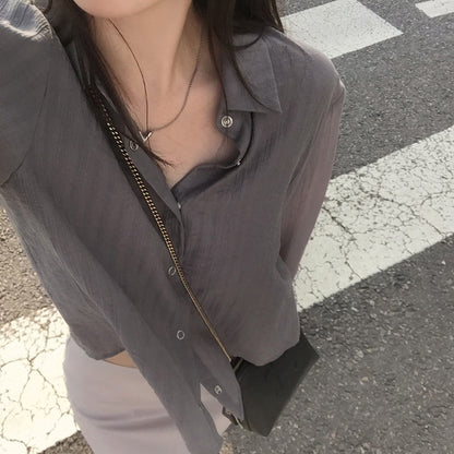 薄手の万能な長袖Tシャツ