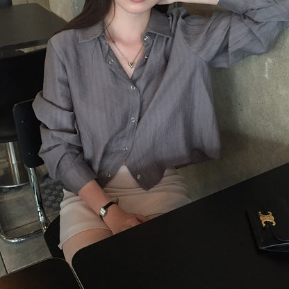 薄手の万能な長袖Tシャツ