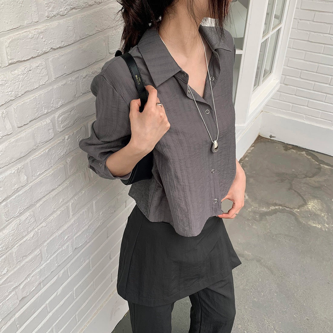 薄手の万能な長袖Tシャツ