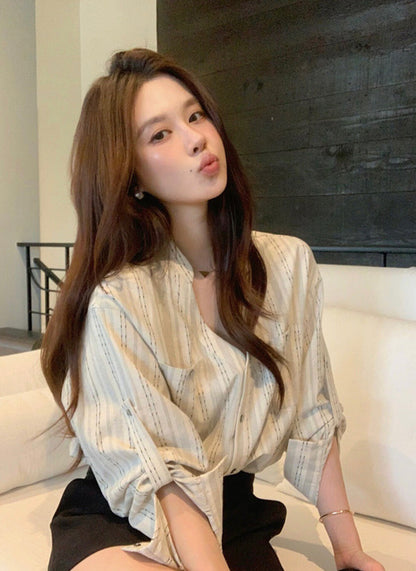 V-neck Loose-fit Elegant Blouse