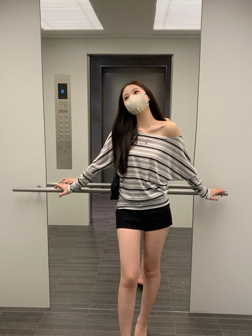 Off-the-shoulder striped slimming long-sleeve T-shirt