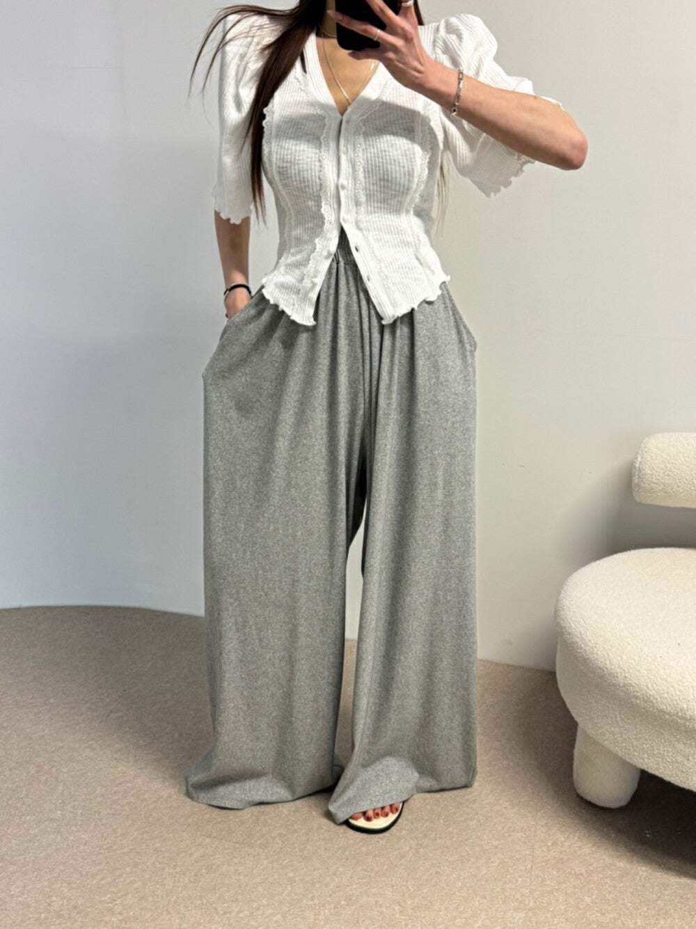 レースVネックシングルボタンブラウス