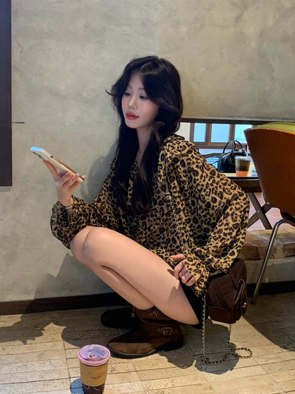 リラックス感のあるヒョウ柄フリルブラウス