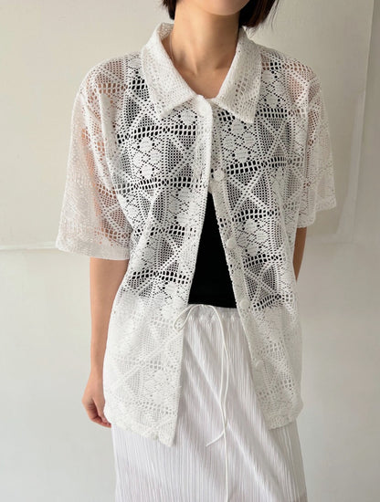 レース編みのブロークントップス