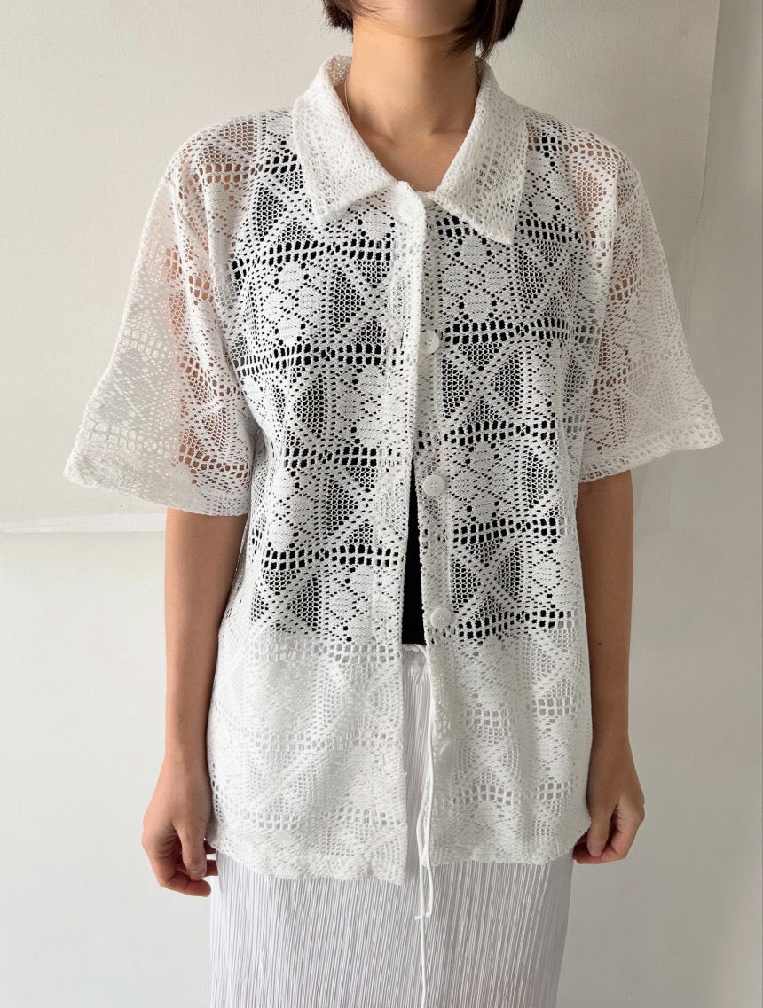 レース編みのブロークントップス