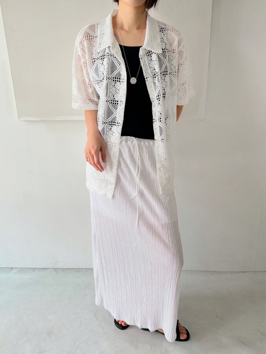 レース編みのブロークントップス