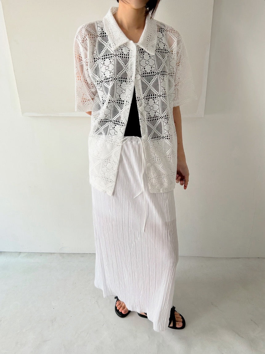 レース編みのブロークントップス