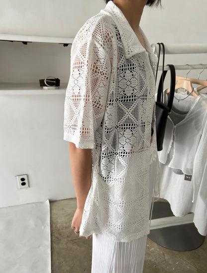 レース編みのブロークントップス