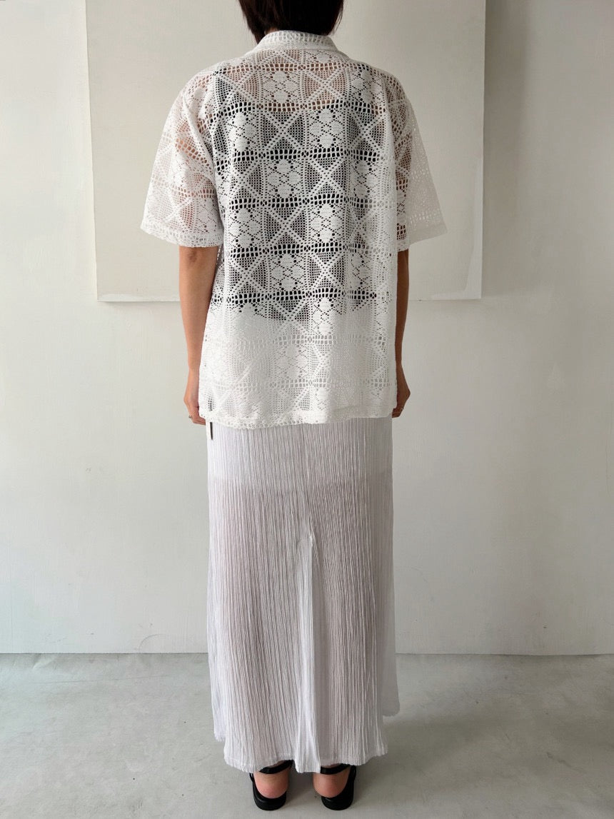 レース編みのブロークントップス