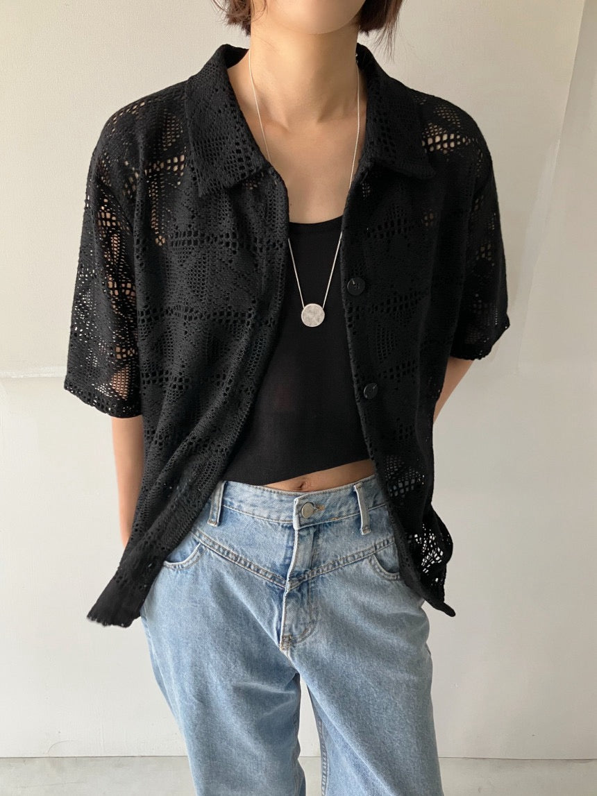 レース編みのブロークントップス