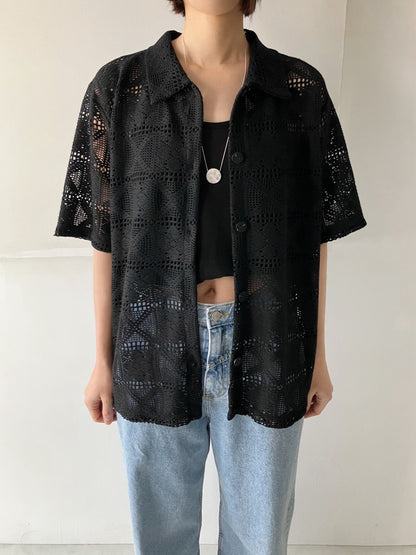 レース編みのブロークントップス