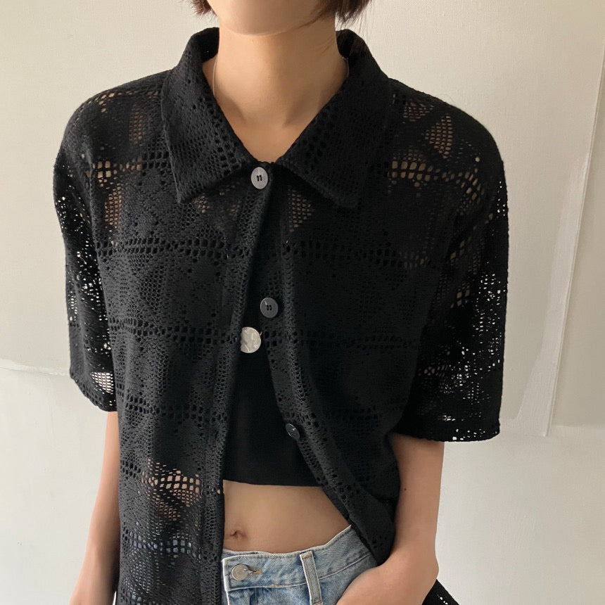 レース編みのブロークントップス