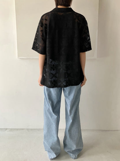 レース編みのブロークントップス