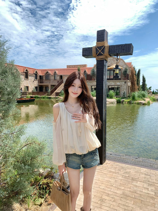 領口綁帶露肩花苞恤衫