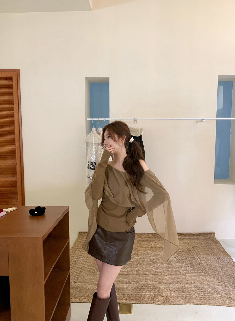 不規則薄紗拼接斜肩小衫