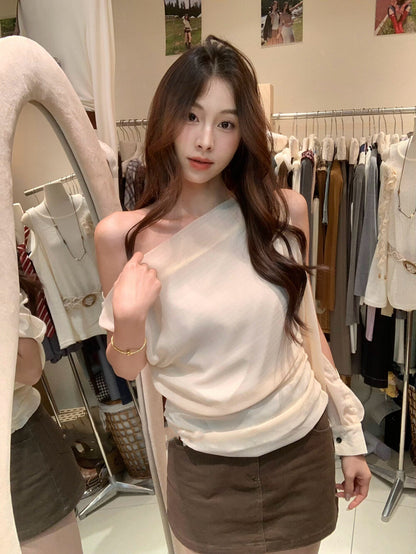 斜め肩のワンショルダーデザインシャツ