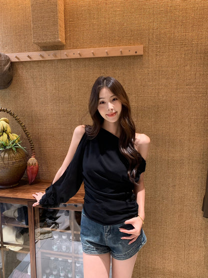 斜め肩のワンショルダーデザインシャツ