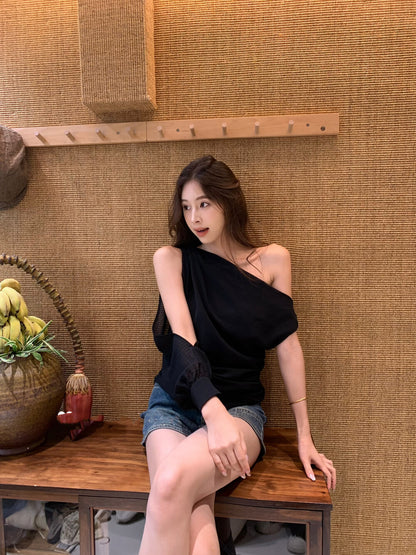 斜め肩のワンショルダーデザインシャツ