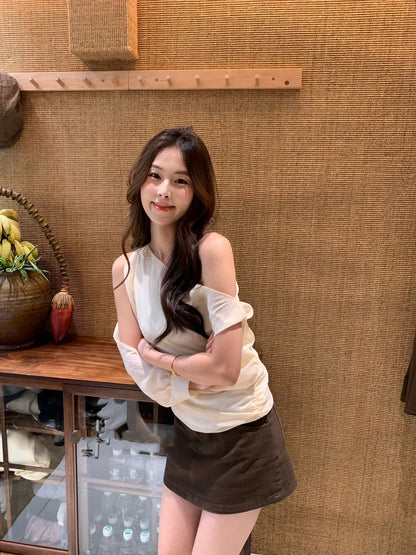 斜め肩のワンショルダーデザインシャツ