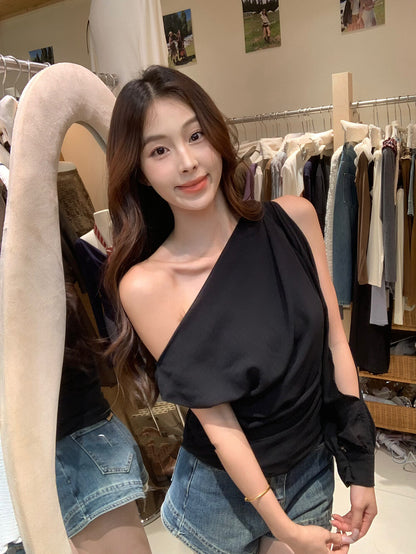 斜め肩のワンショルダーデザインシャツ