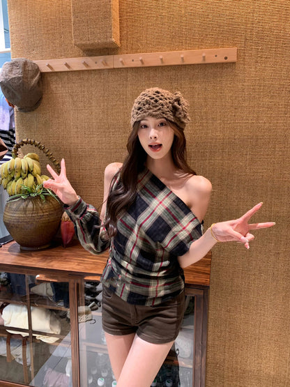 斜め肩のワンショルダーデザインシャツ