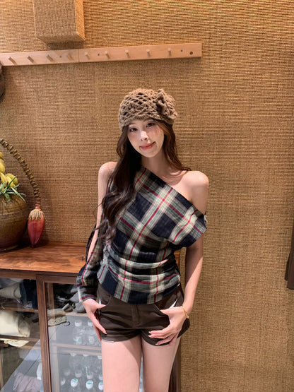 斜め肩のワンショルダーデザインシャツ