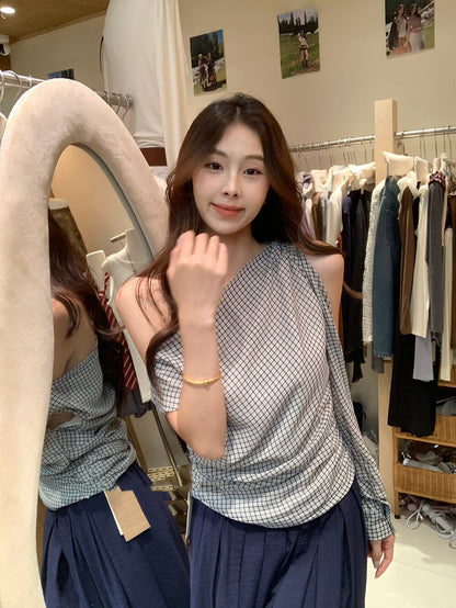 斜め肩のワンショルダーデザインシャツ