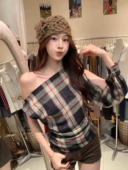 斜め肩のワンショルダーデザインシャツ