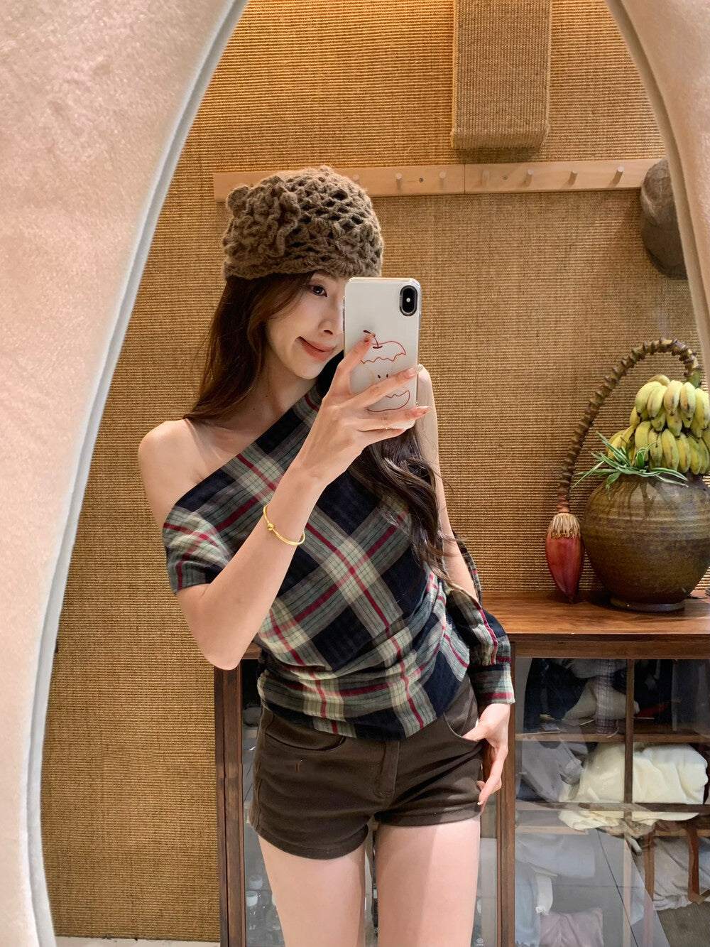 斜め肩のワンショルダーデザインシャツ