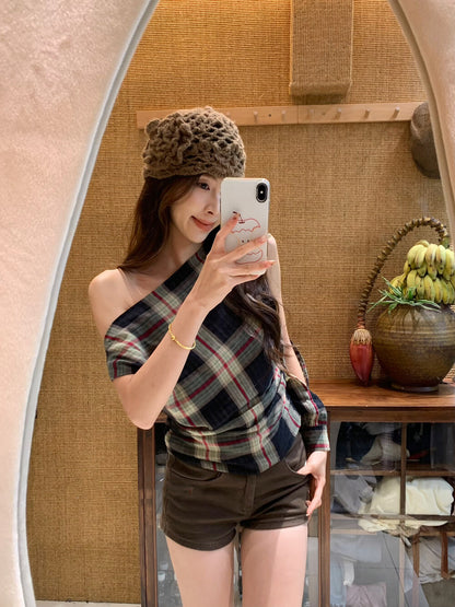 斜め肩のワンショルダーデザインシャツ