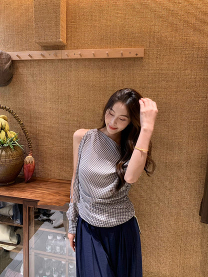 斜め肩のワンショルダーデザインシャツ