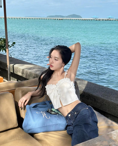 レース縁取りの紐付きデザインキャミソール