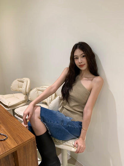 Minimalist Asymmetric Shoulder Knit Vest
