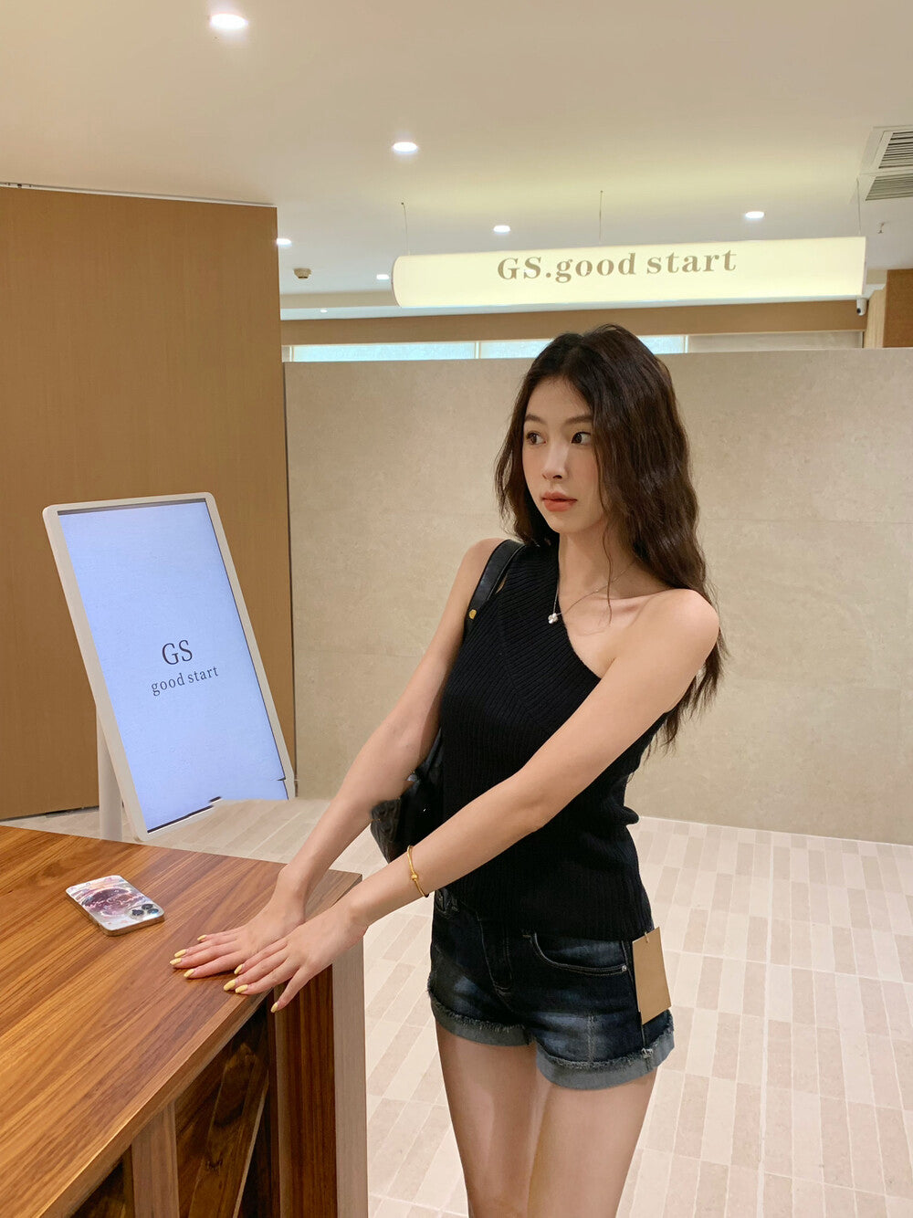 Minimalist Asymmetric Shoulder Knit Vest